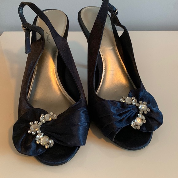 Navy blue 3 1/2” open toe sandals with rhinestones - Picture 1 of 4